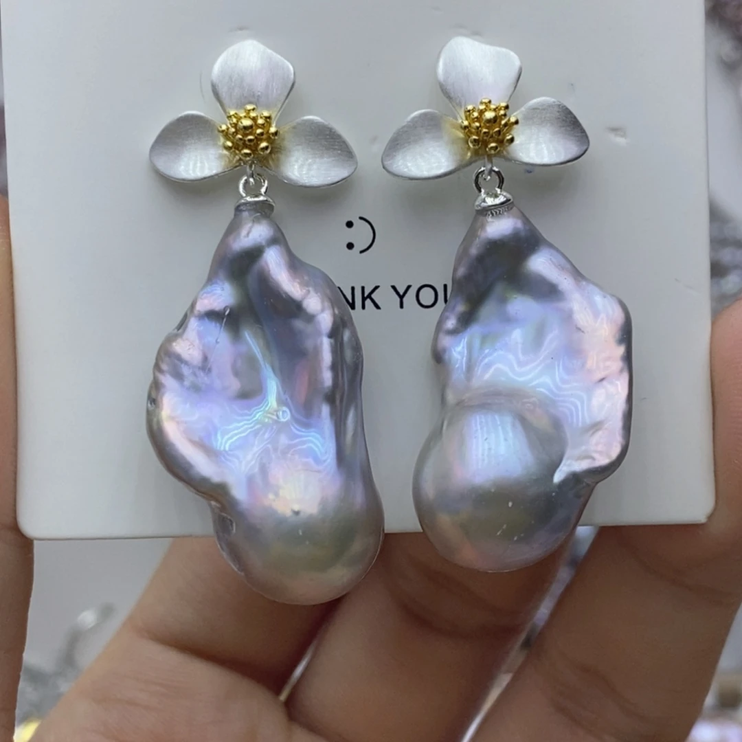 非金属非金属灰巴三瓣花耳钉