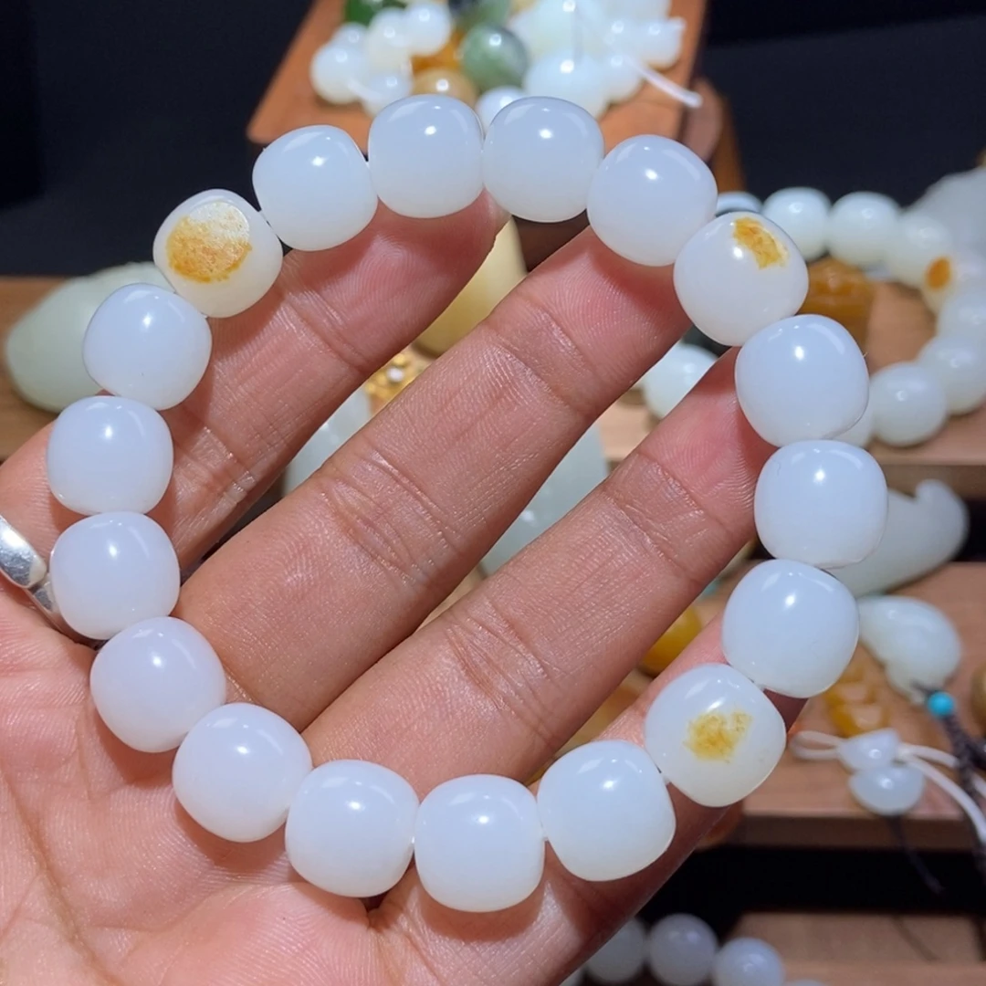 山***人和田玉未镶嵌颈饰