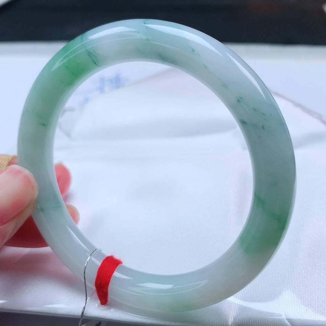 翡翠手镯未镶嵌56圈