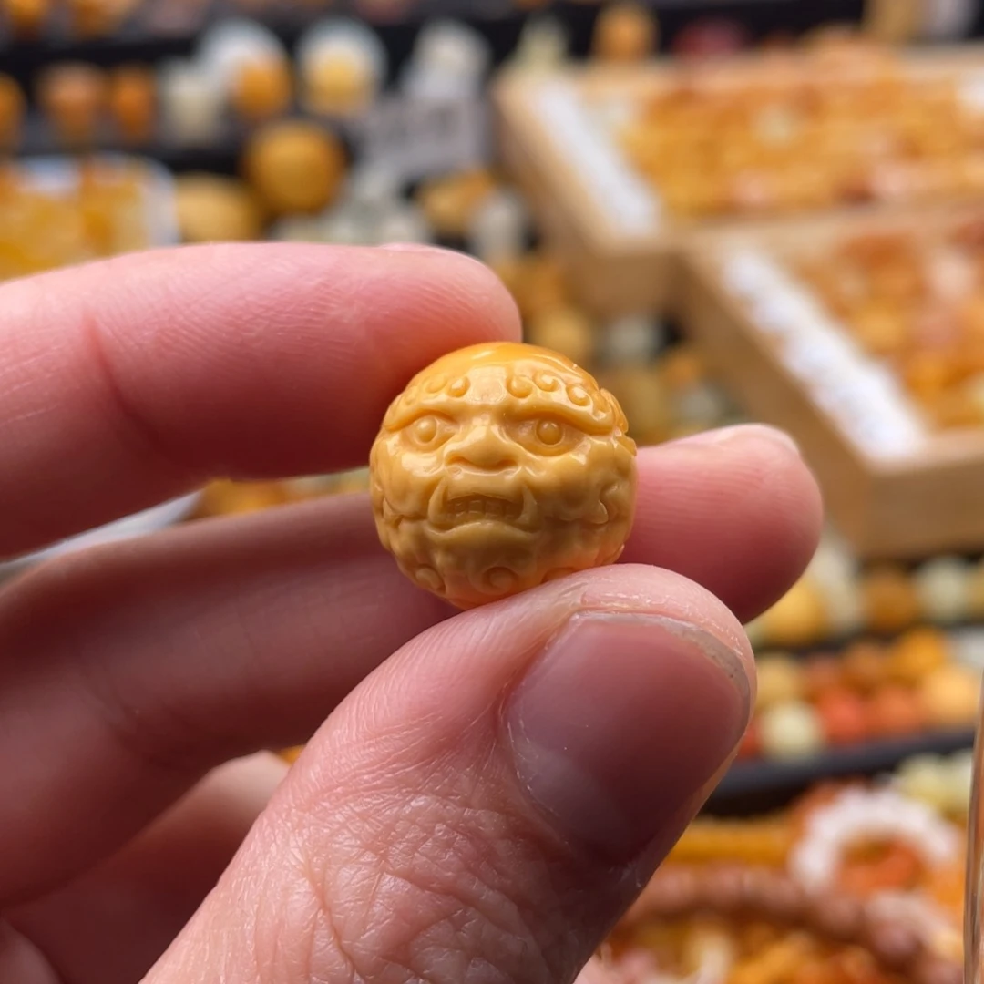 石英质玉（缅黄）颈饰未镶嵌小***干