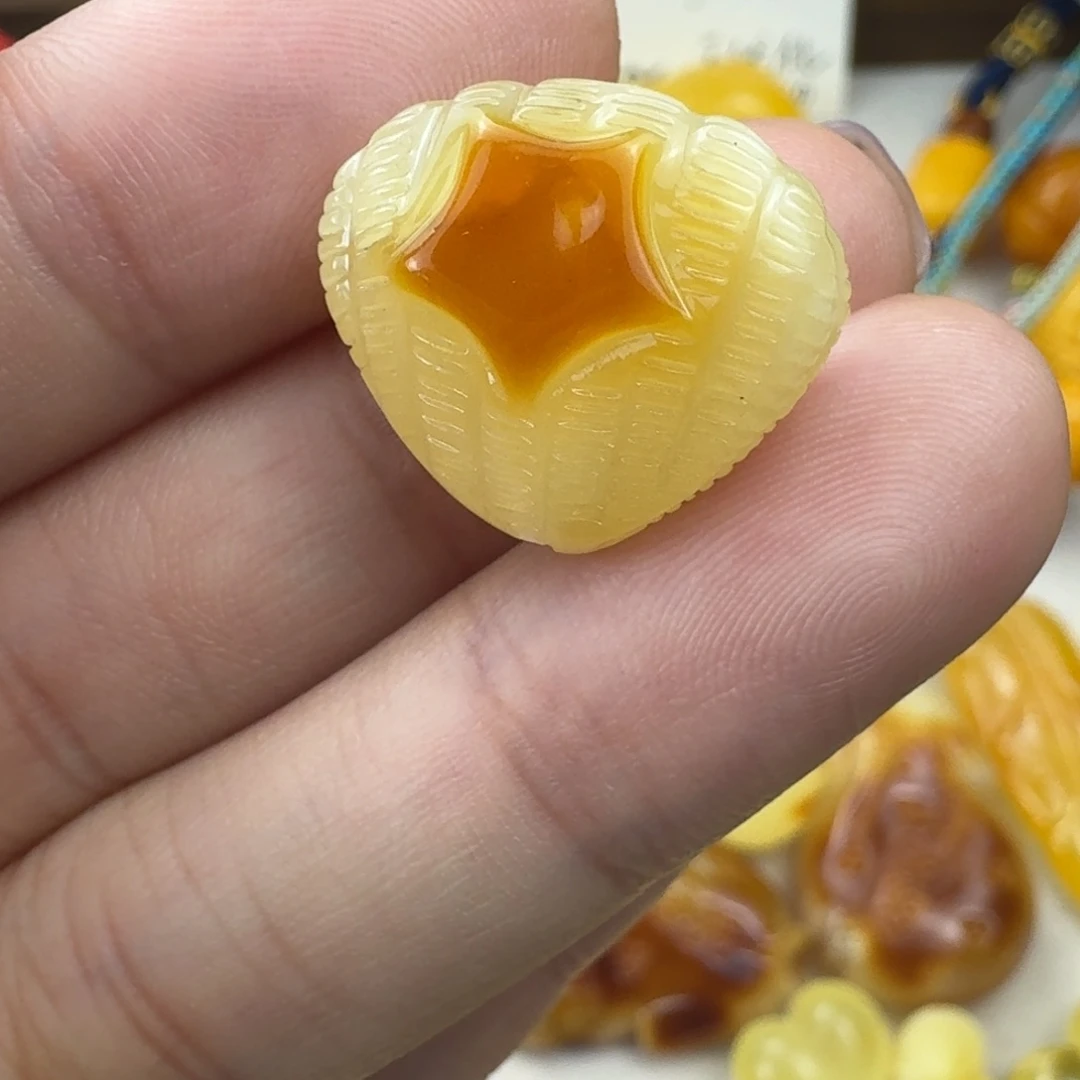 蜜蜡未镶嵌珠宝奇石全品 17.2×19.8×10.3mm