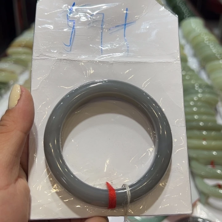艾***艾和田玉未镶嵌珠宝半成品