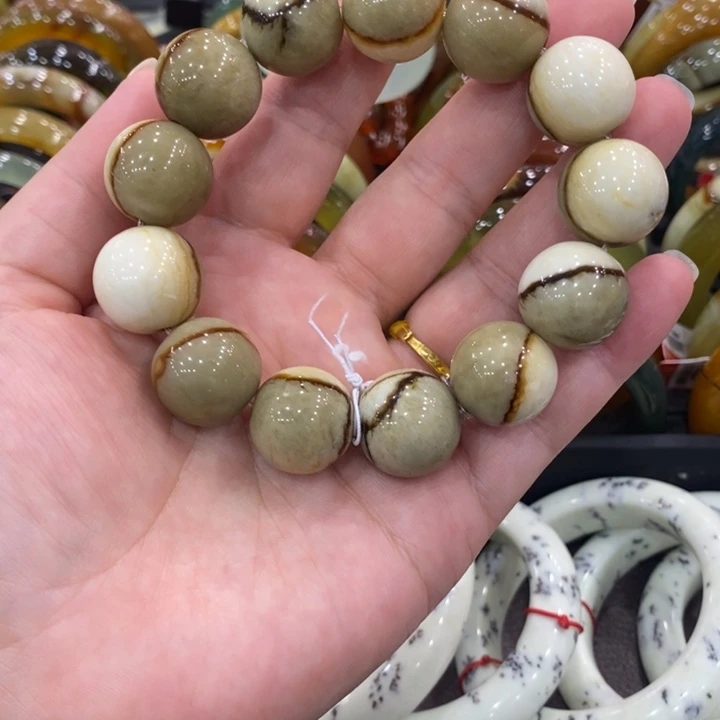 蛇纹石玉未镶嵌手镯