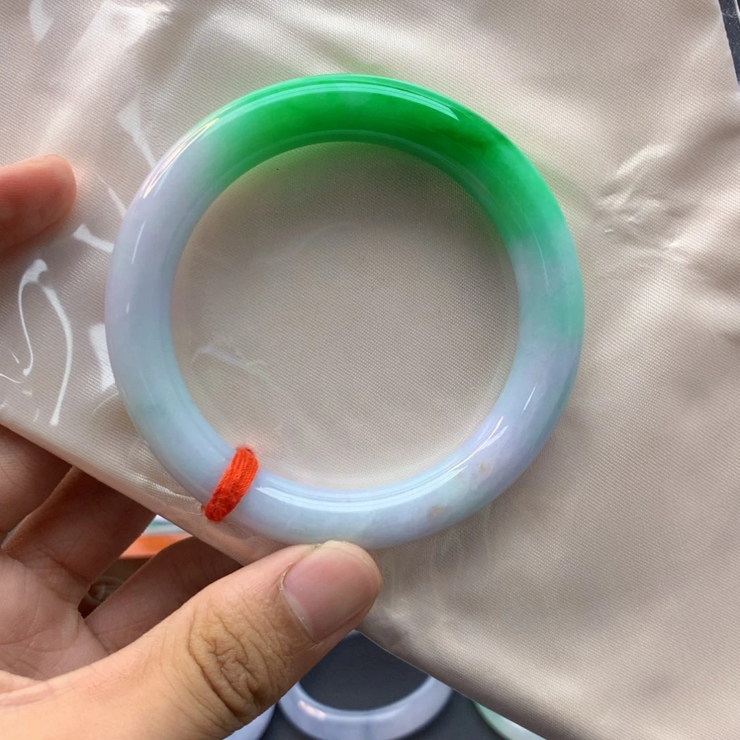 翡翠手镯未镶嵌圆