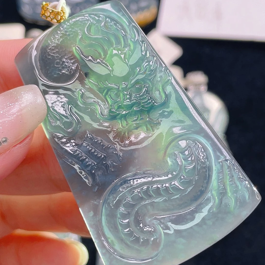 颈饰18K金镶嵌翡翠6，