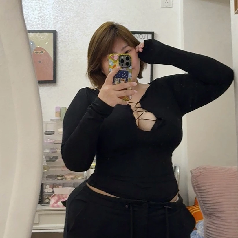 180的陈橙橙【心跳加速】V领绑带修身纯欲风性感长袖T恤内搭上衣