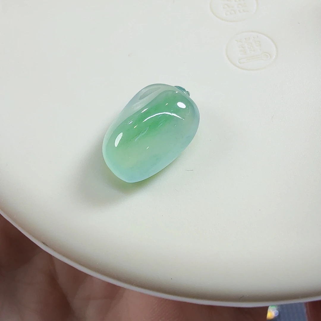 翡翠未镶嵌颈饰福瓜