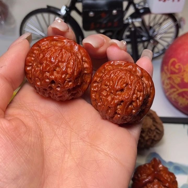 缪***哥文玩核桃吊坠血麒麟35血麒麟