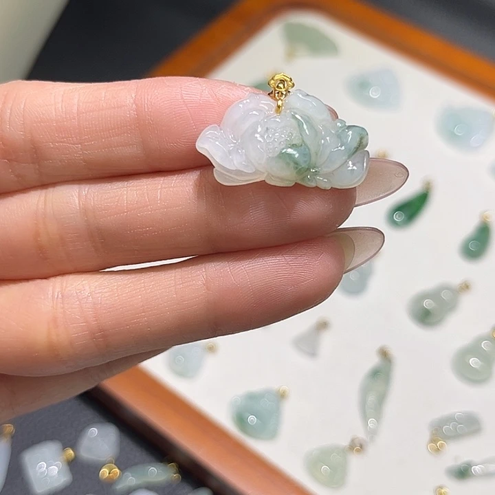 翡翠18K金镶嵌颈饰