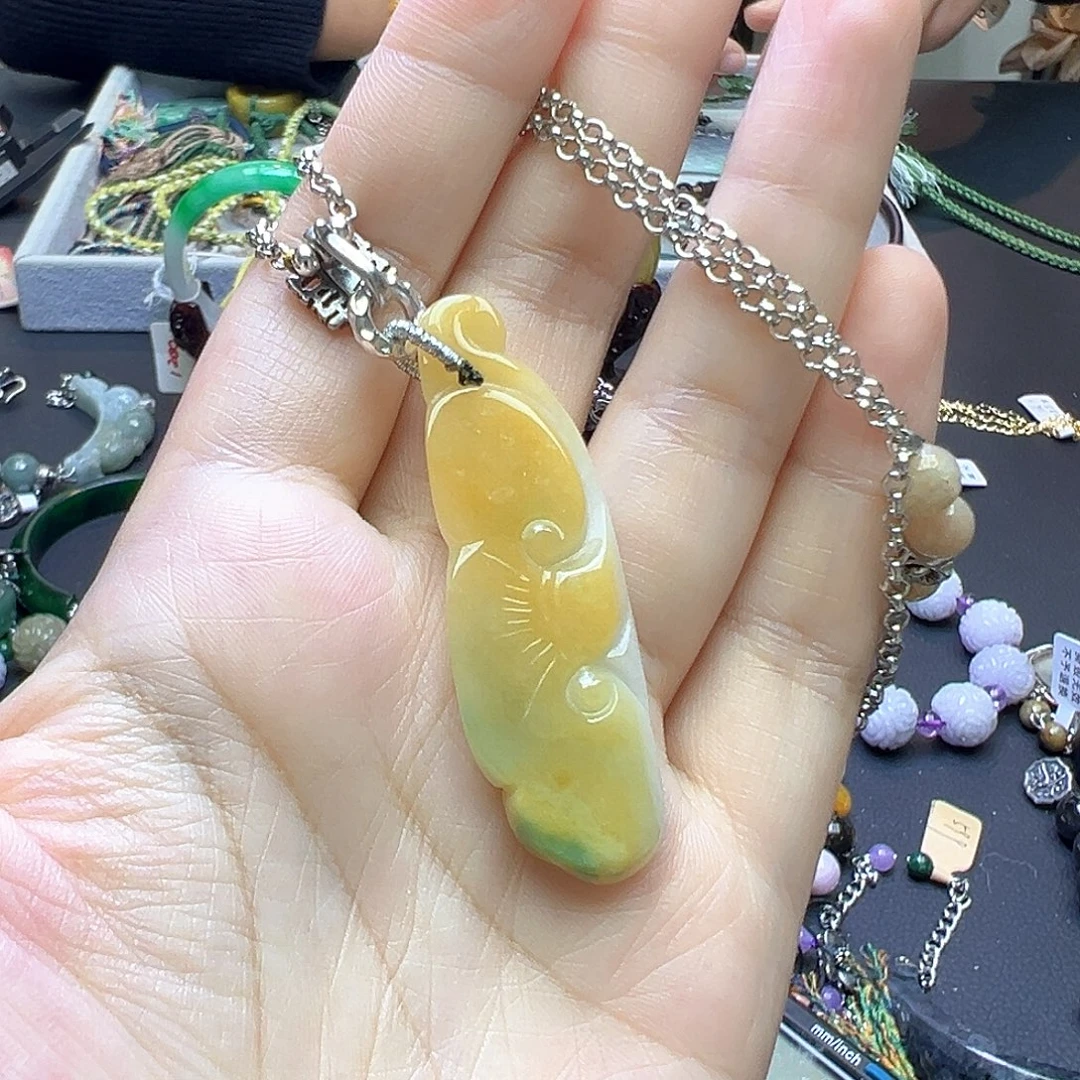 翡翠未镶嵌颈饰89