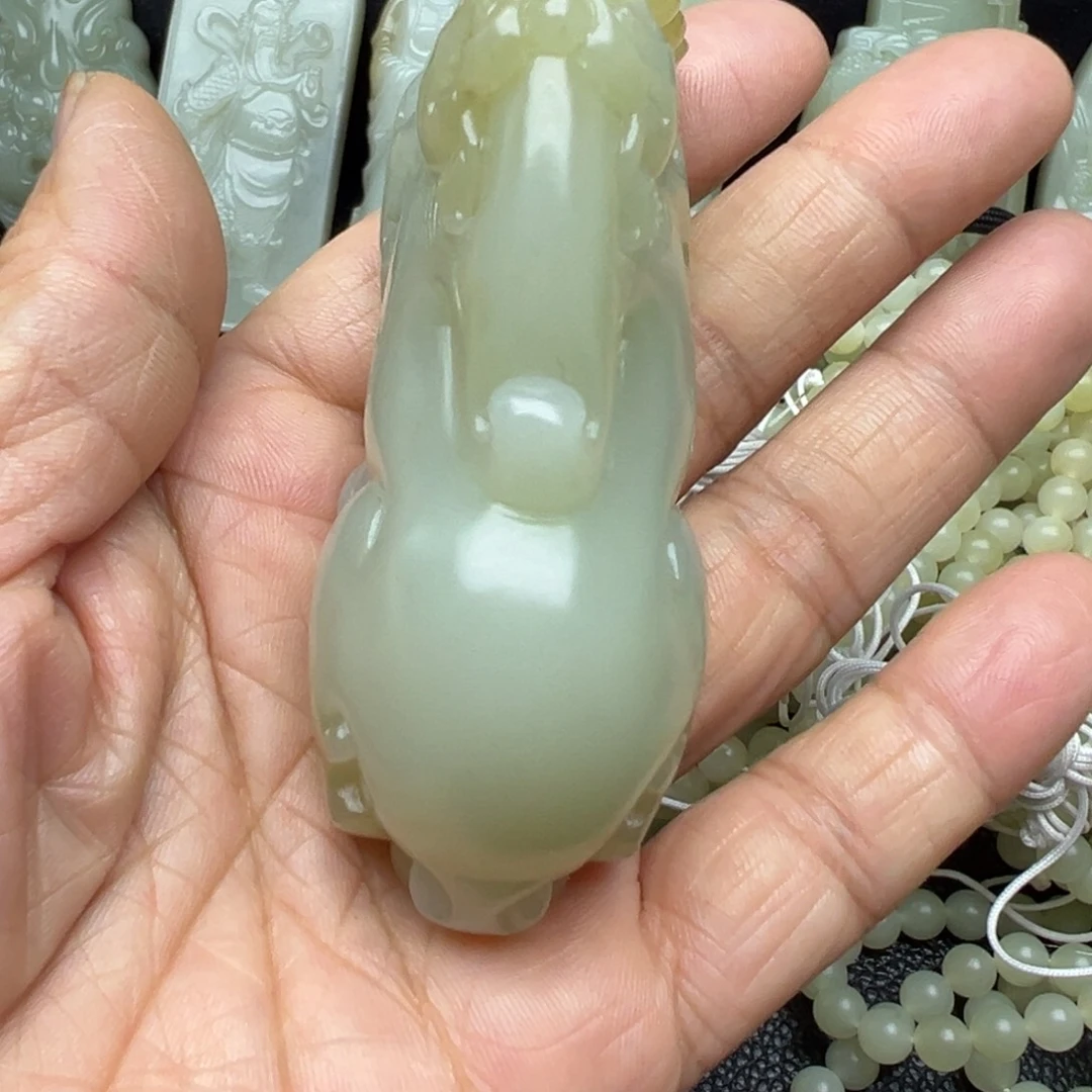 和田玉（糖玉）未镶嵌把件