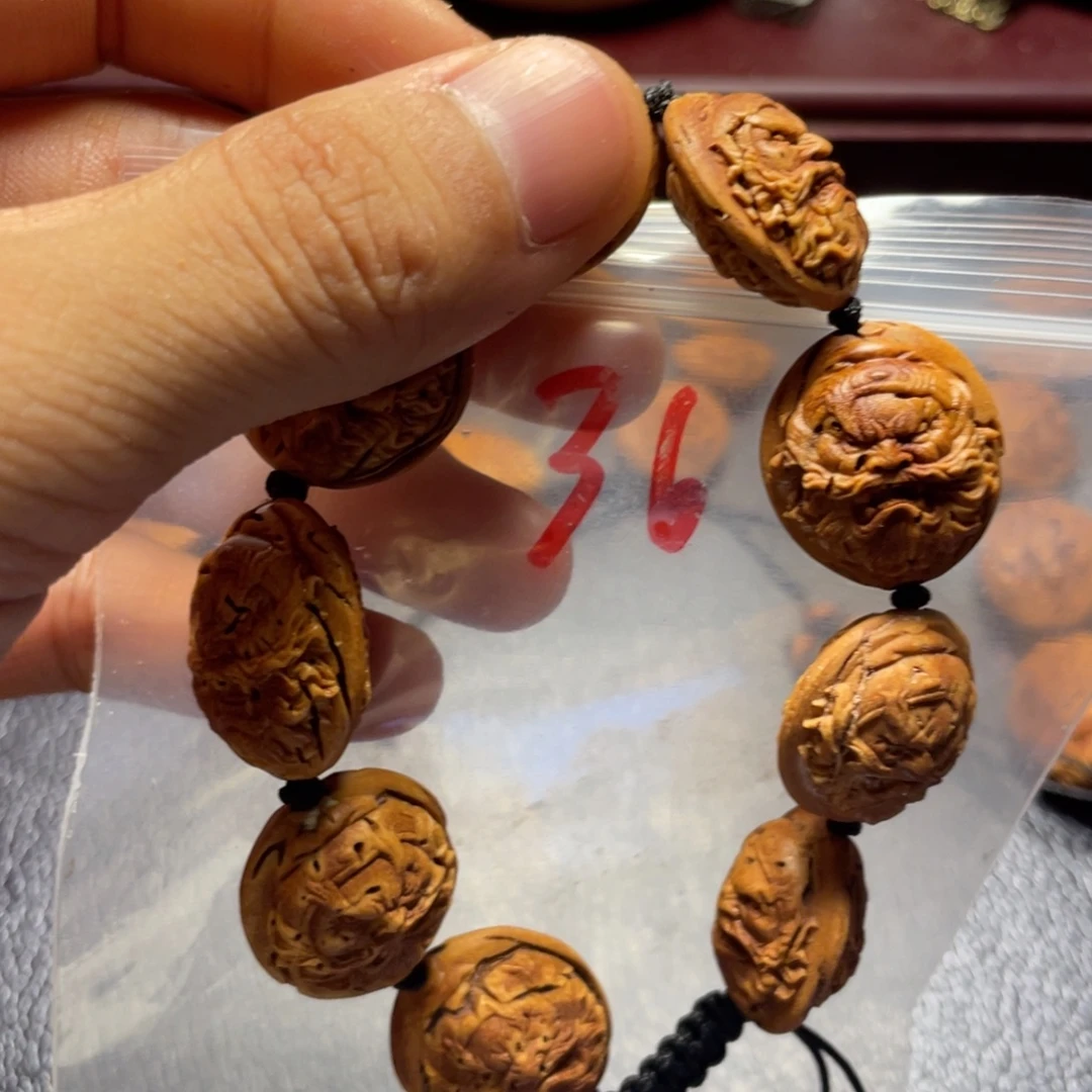大桃核雕刻瑕疵钟馗头