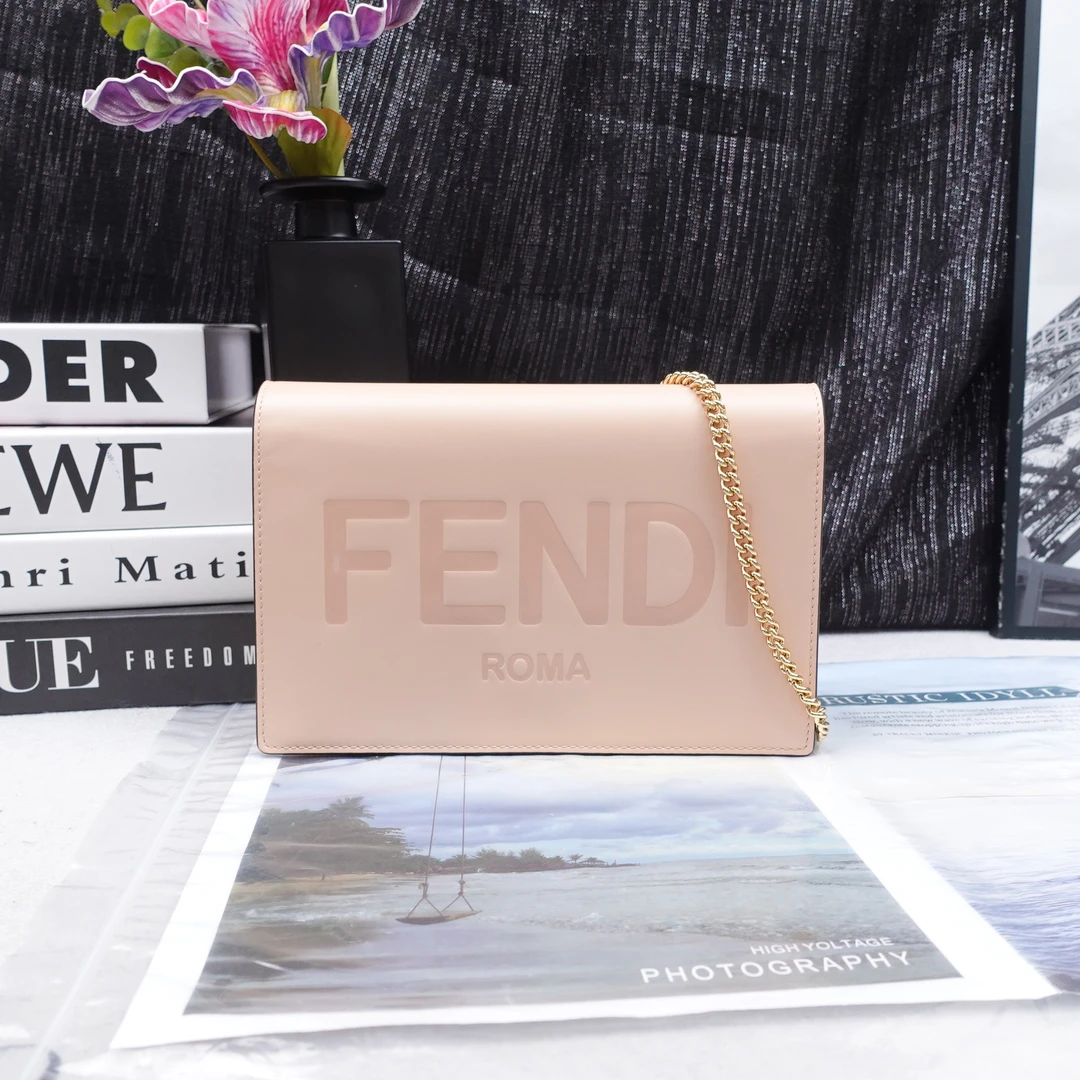 95新 FENDI/芬迪 粉色链条包T10275456