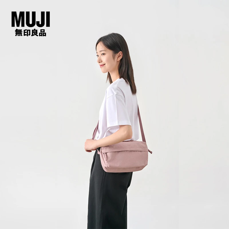 无印良品 MUJI 不易沾水迷你挎包 运动风斜挎包轻便包包单肩包