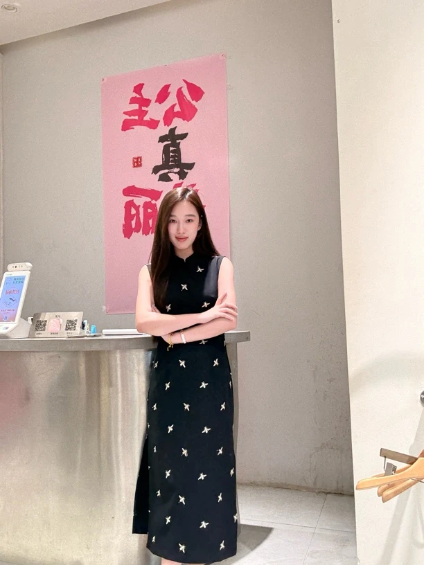 2025年夏季小蜜蜂刺绣长款无袖旗袍气质显瘦修身时尚#5988