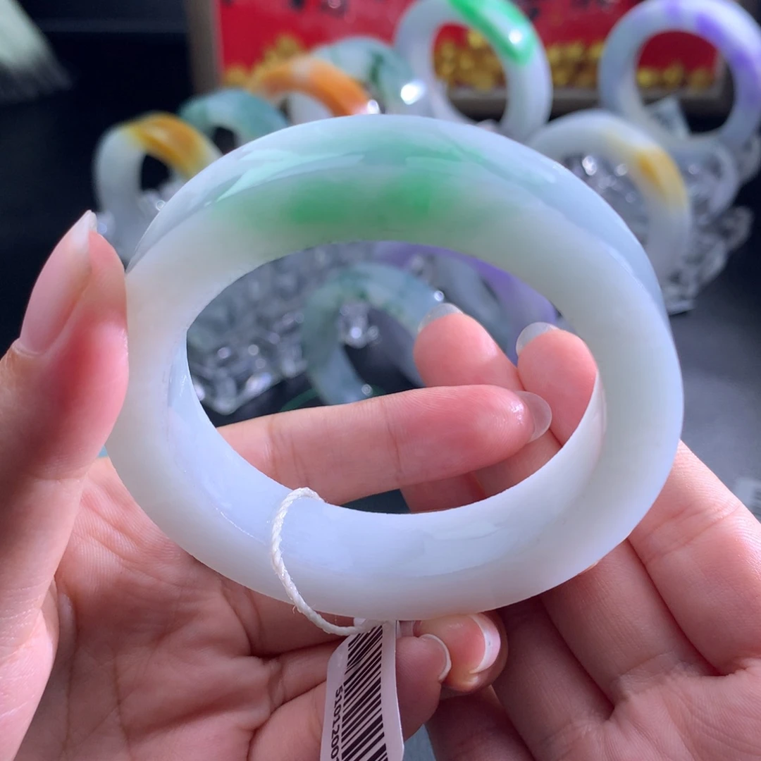 定制翡翠未镶嵌翡翠手镯