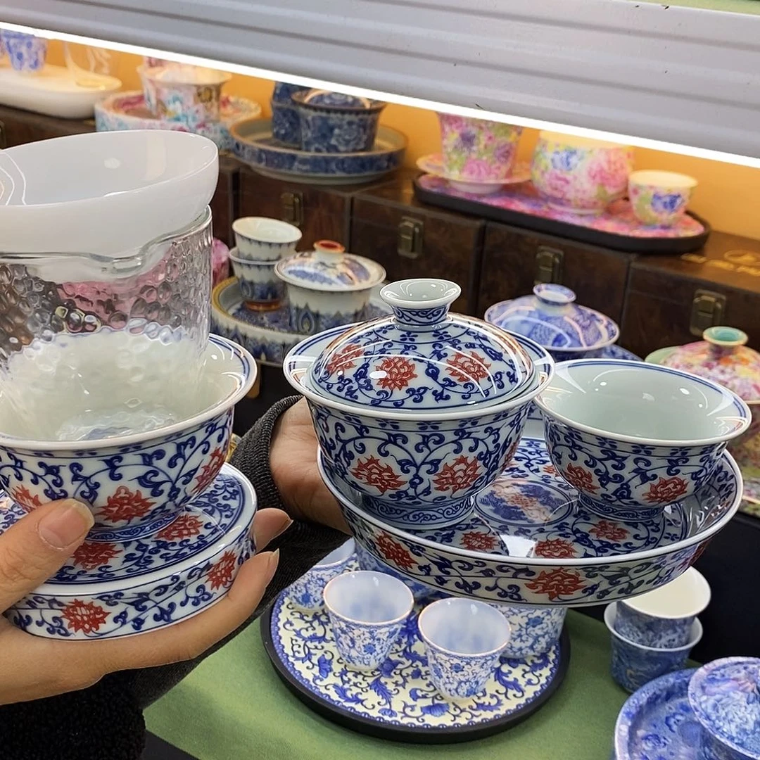 盖碗里的水煮开后放入