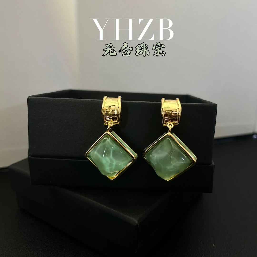 铜合金树脂耳饰 法式简约气质时尚耳环百搭小众优雅019