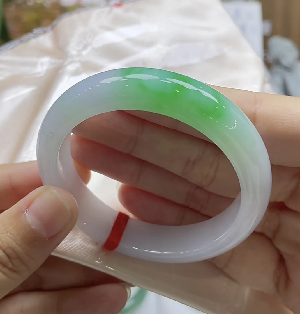 50-51正圈白底青翡翠手镯