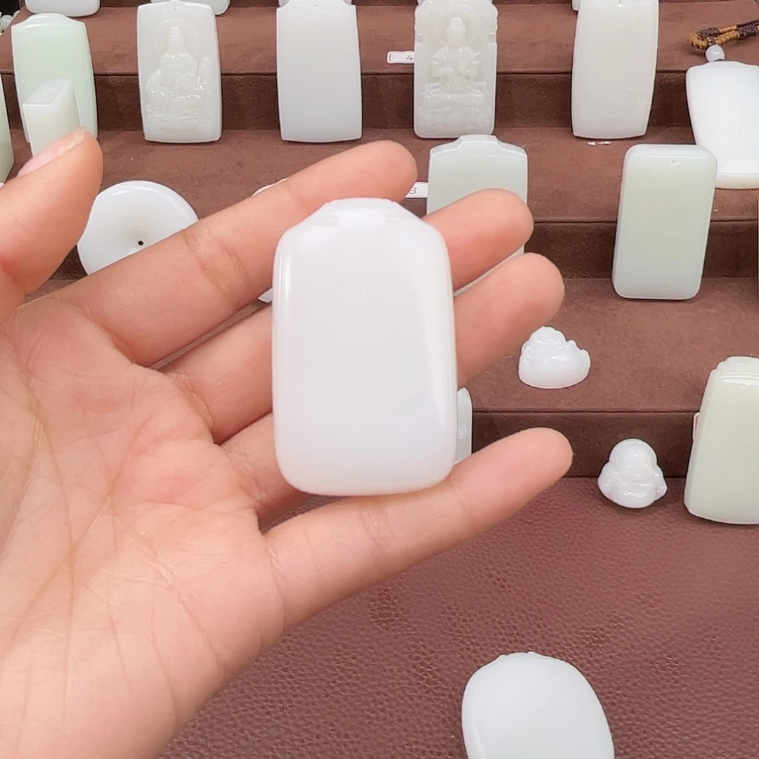 和田玉颈饰未镶嵌鱼***