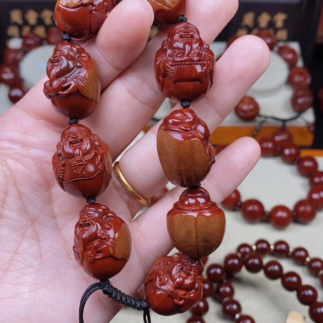 刘***俊吊坠橄榄核八宝财神