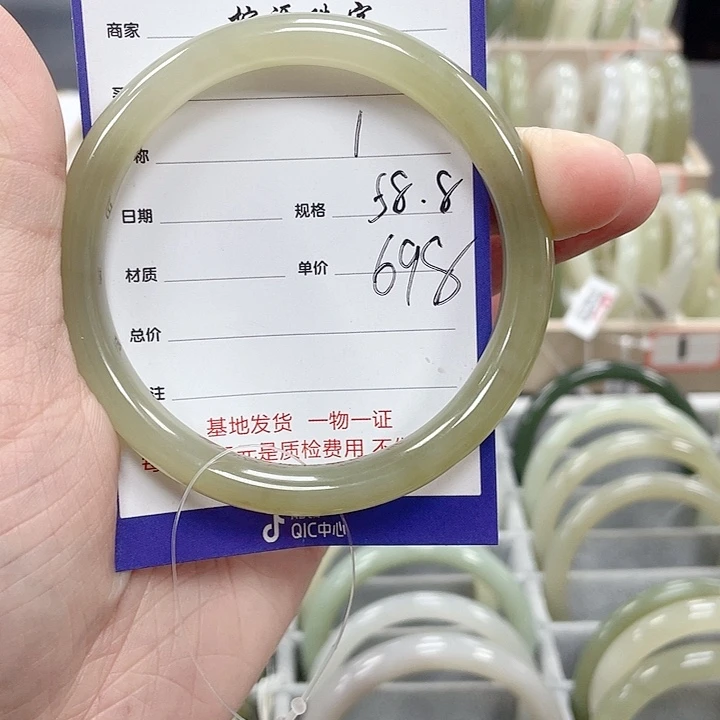 和田玉手镯未镶嵌半**铁