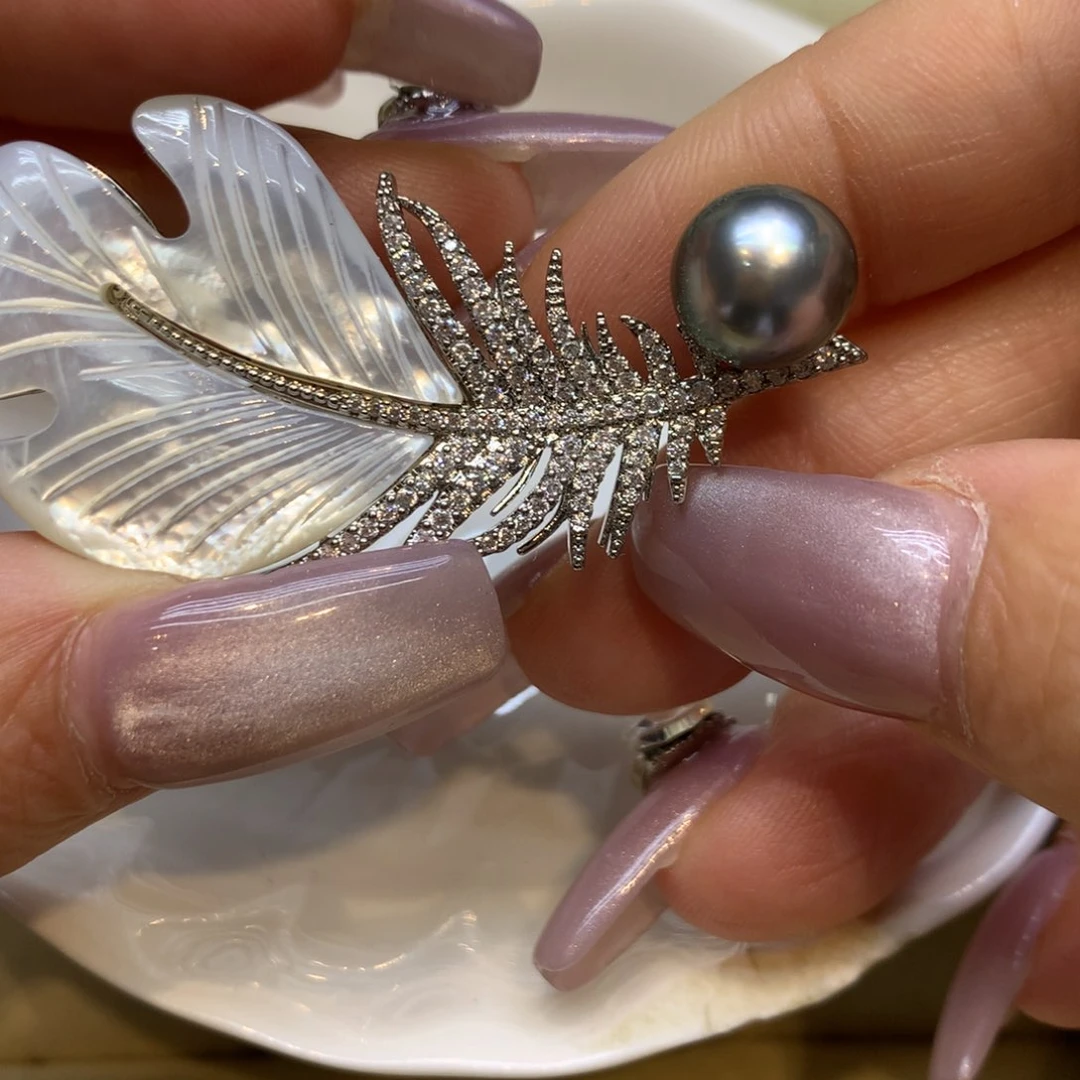 未镶嵌胸饰海水珍珠