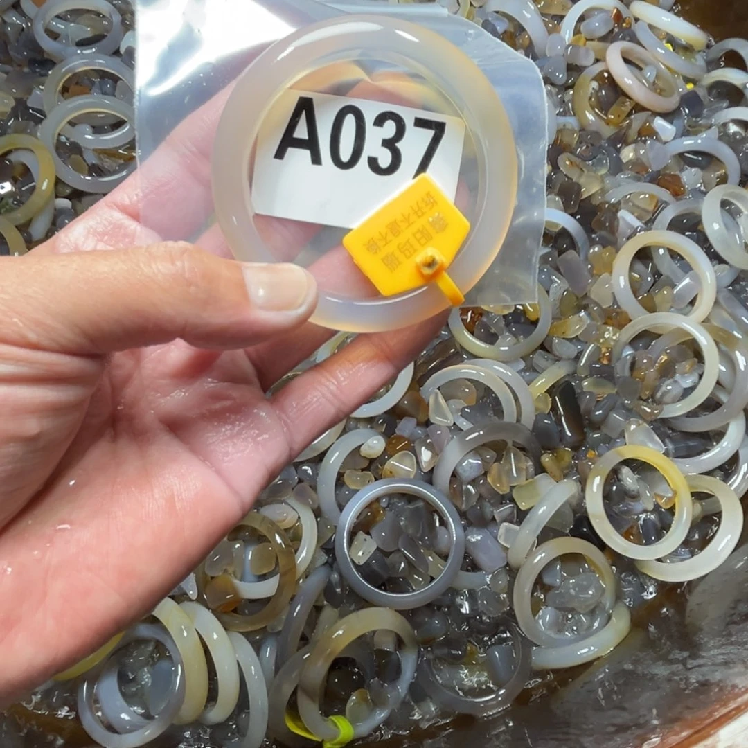 ×***×玛瑙/玉髓未镶嵌手镯037