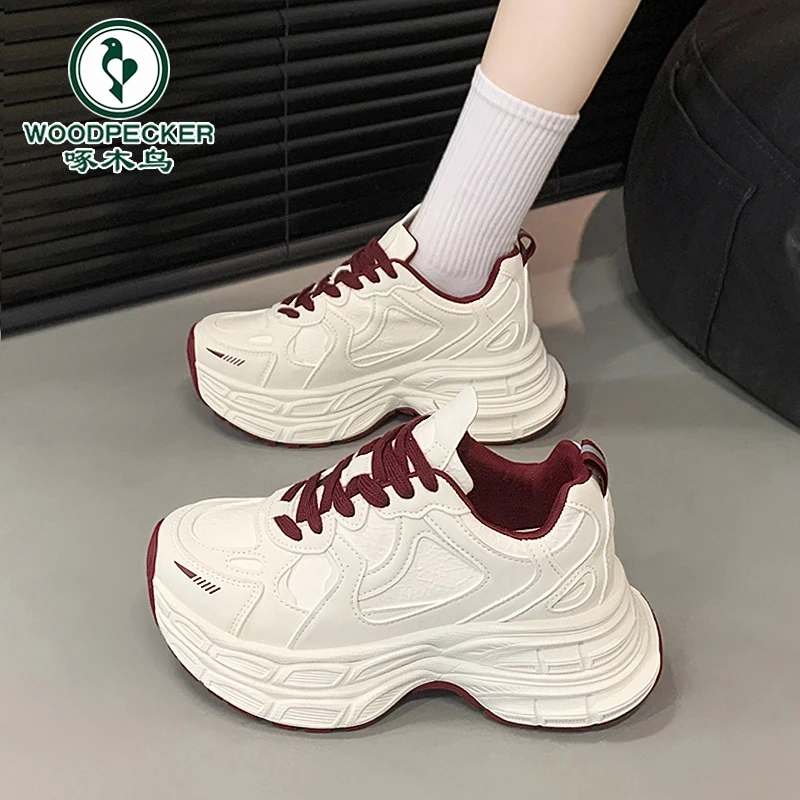 啄木鸟女鞋秋季厚底增高老爹鞋小个子显高白色运动鞋皮面炸街女鞋