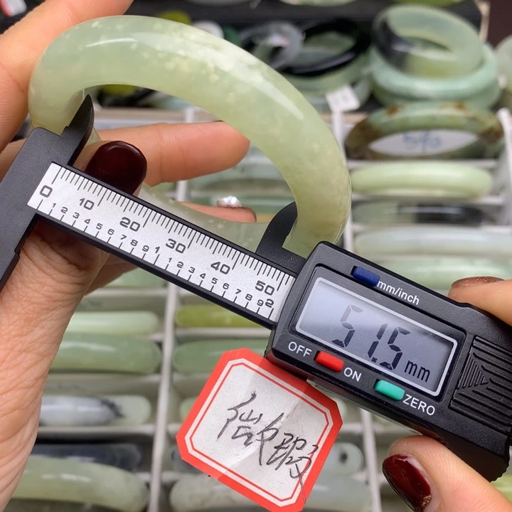 蛇纹石玉未镶嵌手镯591