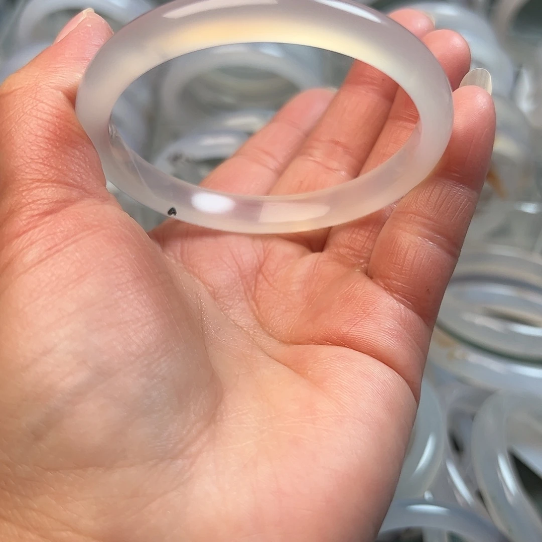 玛瑙/玉髓未镶嵌手镯有沙眼