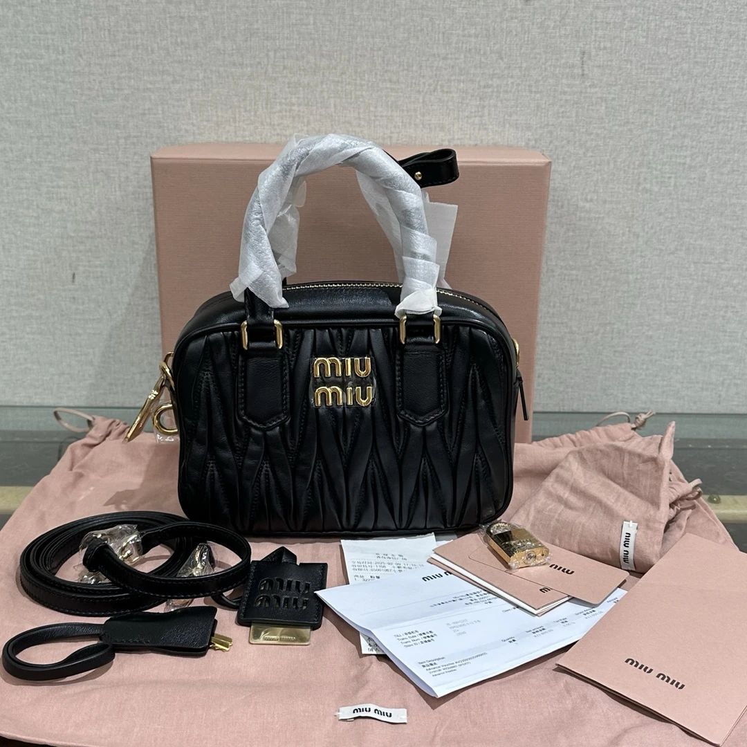 99新 MIU MIU/缪缪 Arcadie黑金褶皱手提斜挎保龄球包 11120