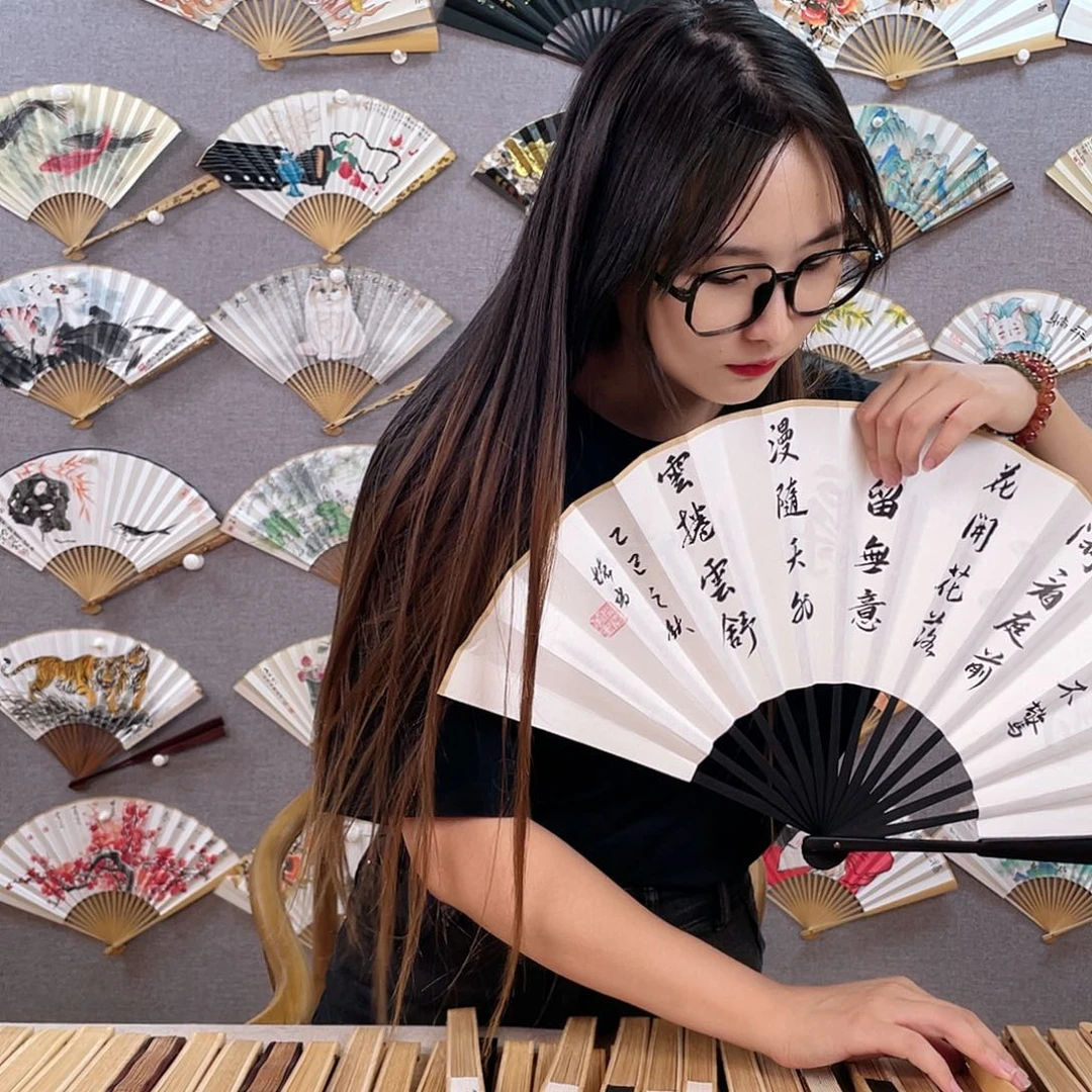 国画10寸-仿乌木福利折扇（默认粘好）