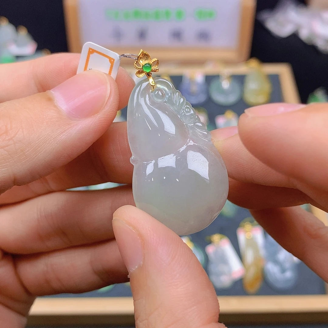 翡翠18K金镶嵌颈饰翡翠