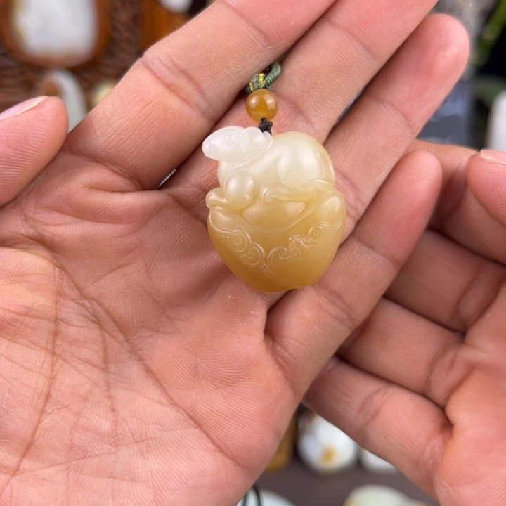 和田玉（糖玉）未镶嵌颈饰