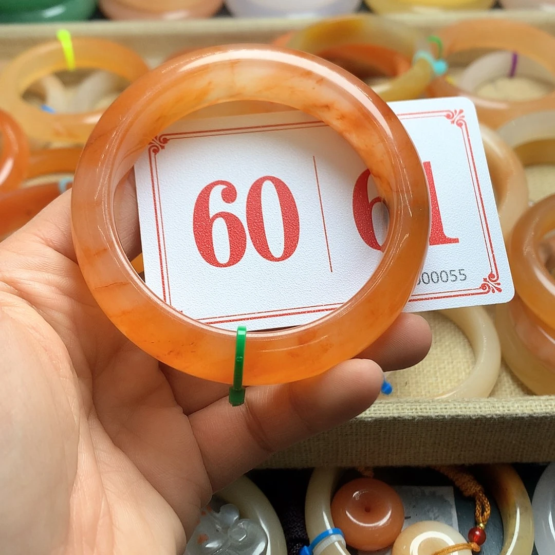 未镶嵌石英质玉（黄龙玉）手镯