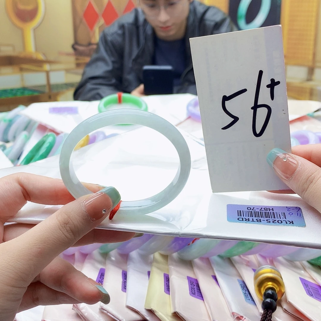 翡翠未镶嵌手镯ik