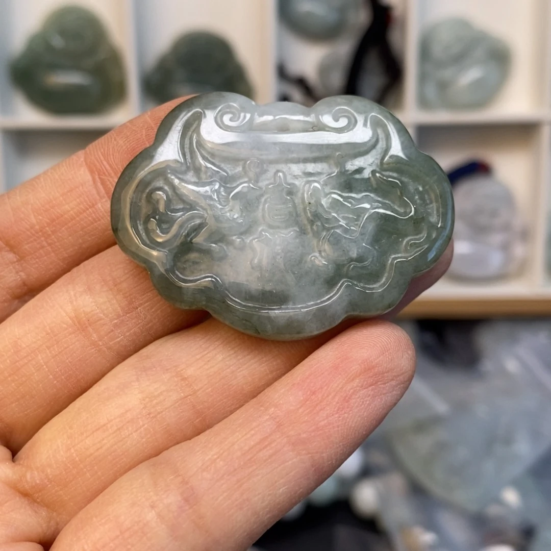 翡翠颈饰未镶嵌锁