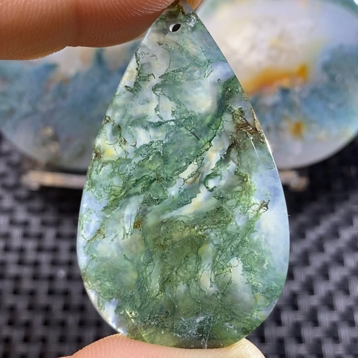 玛瑙/玉髓颈饰未镶嵌青**草