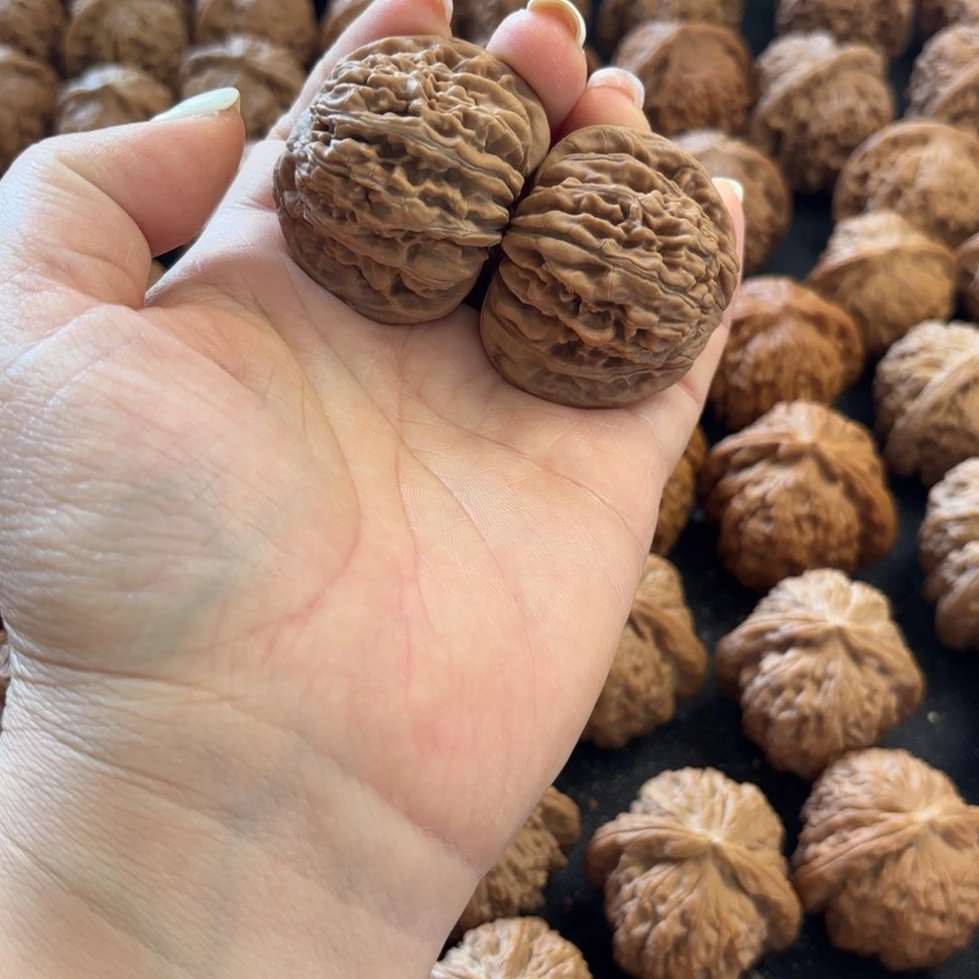 文玩核桃吊坠近****名楼子