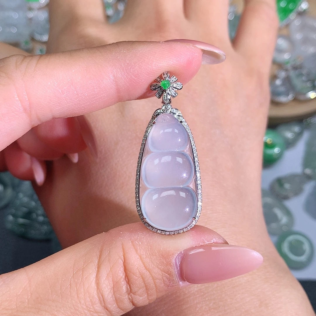 翡翠18K金镶嵌颈饰翡翠