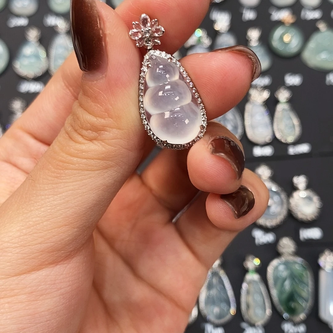 翡翠18K金镶嵌颈饰