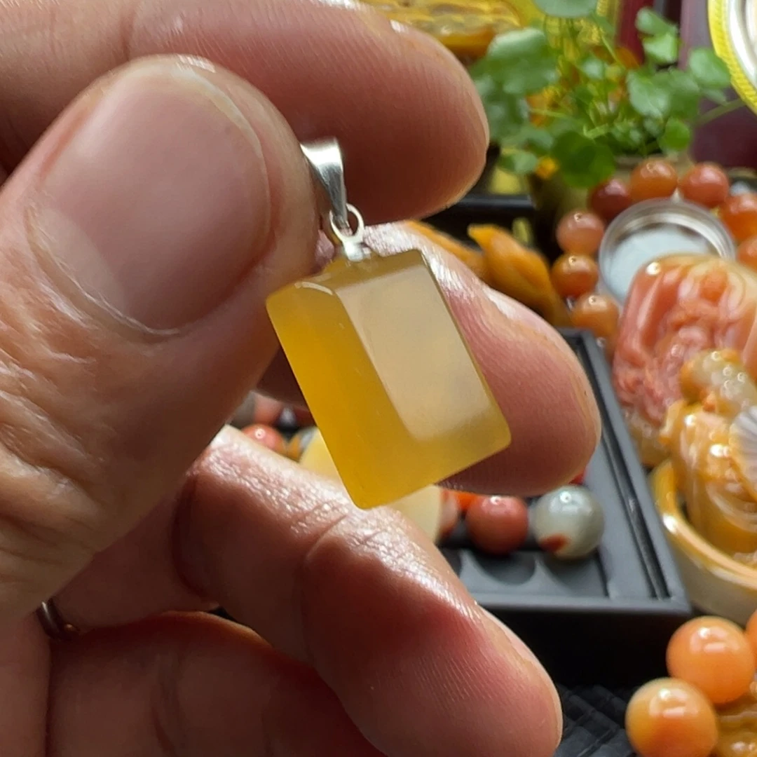 石英质玉未镶嵌颈饰