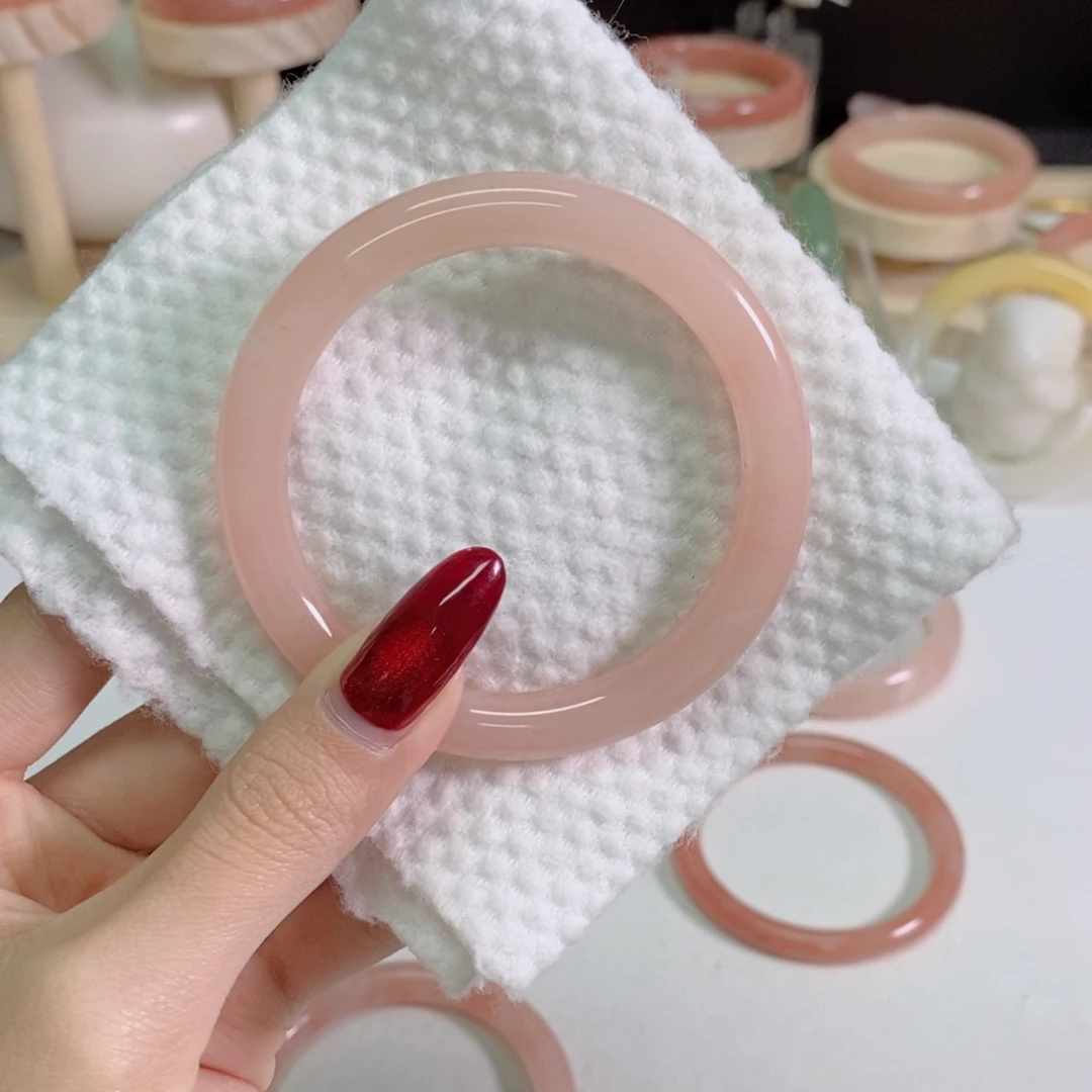 蒲***女石英质玉未镶嵌手镯