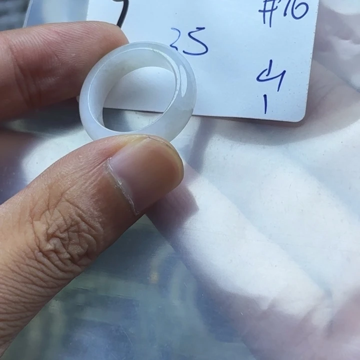 颈饰未镶嵌翡翠戒指