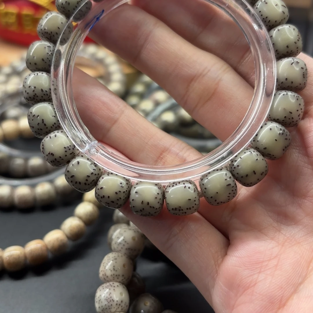 吊坠星月菩提侧留白