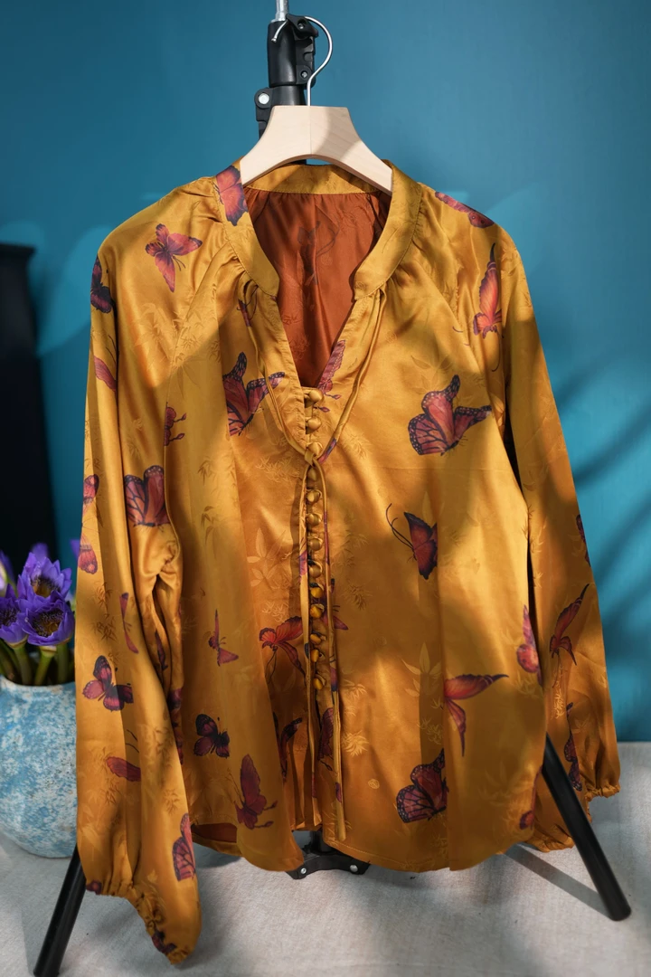 S081.花蝴蝶13粒扣上衣