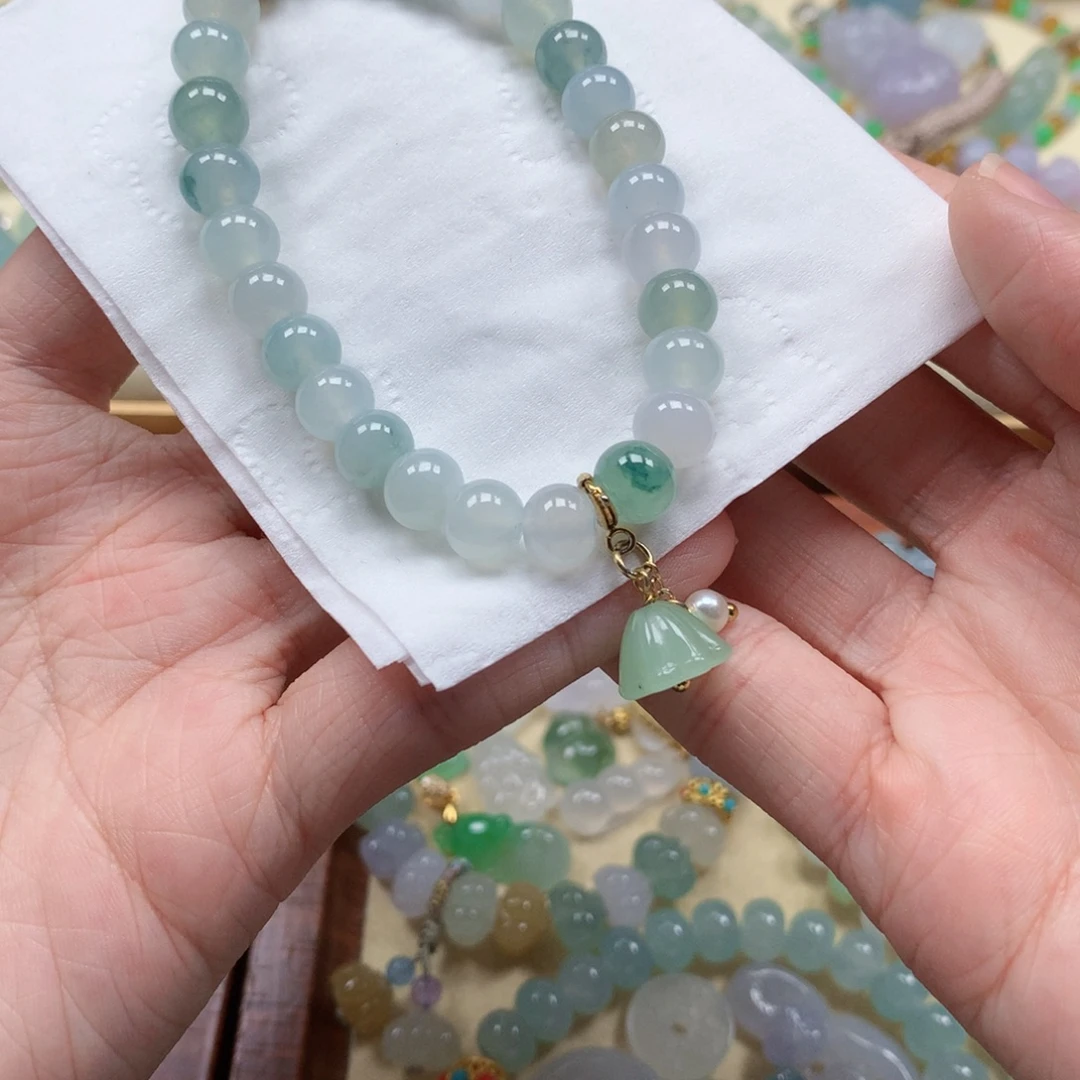 翡翠未镶嵌颈饰是