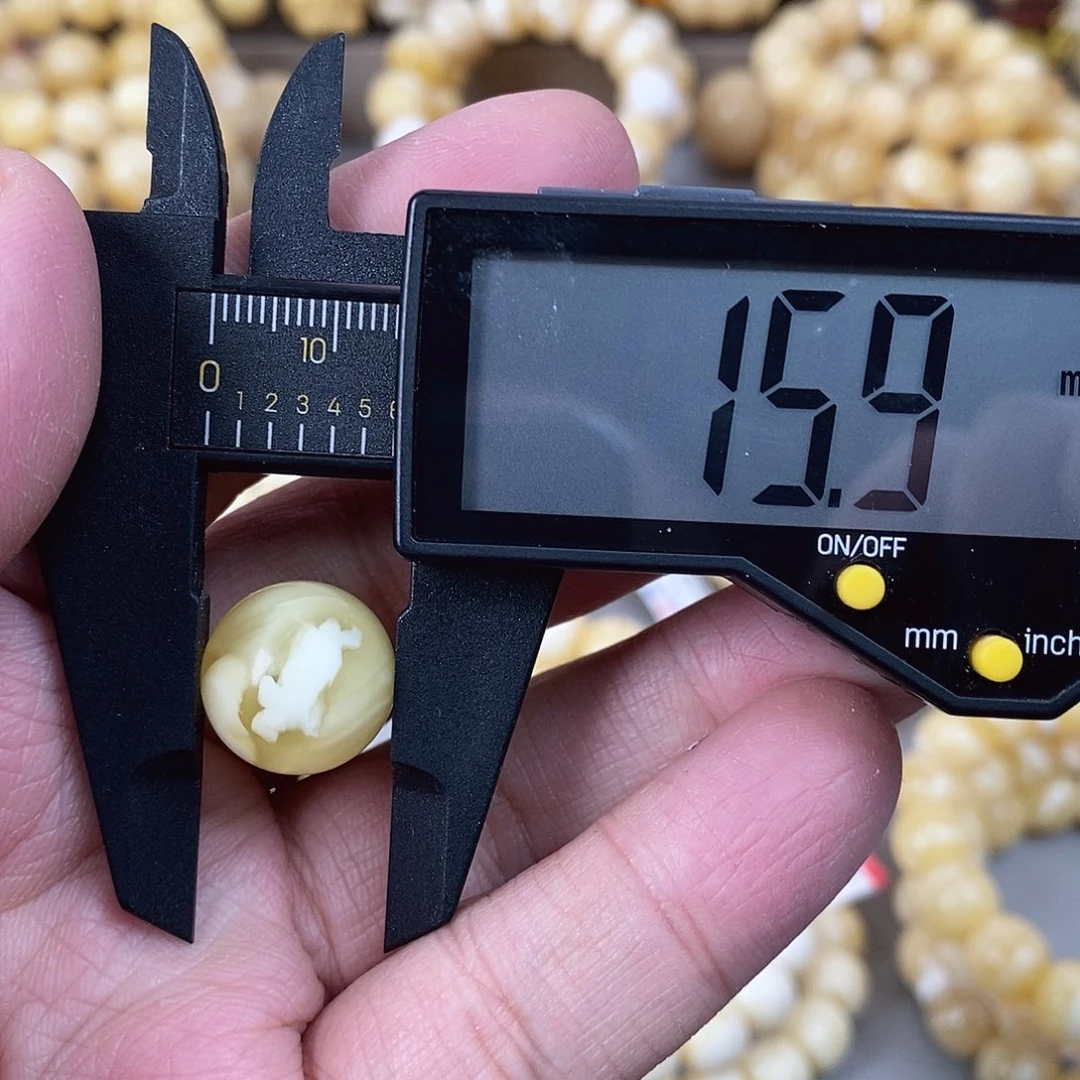 蜜蜡未镶嵌珠宝奇石2.4g