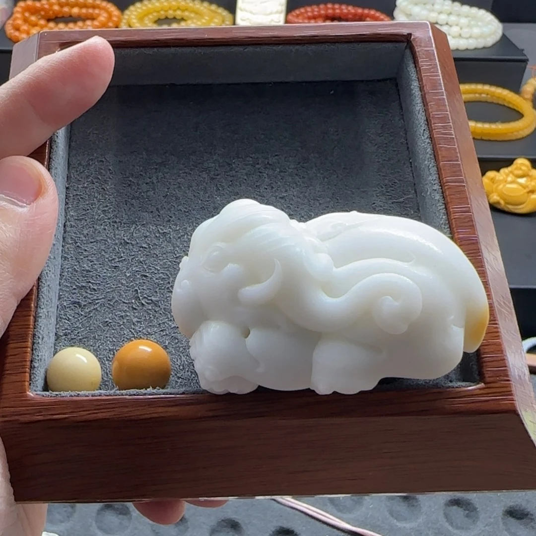 石英质玉（缅黄）配饰未镶嵌粽****子